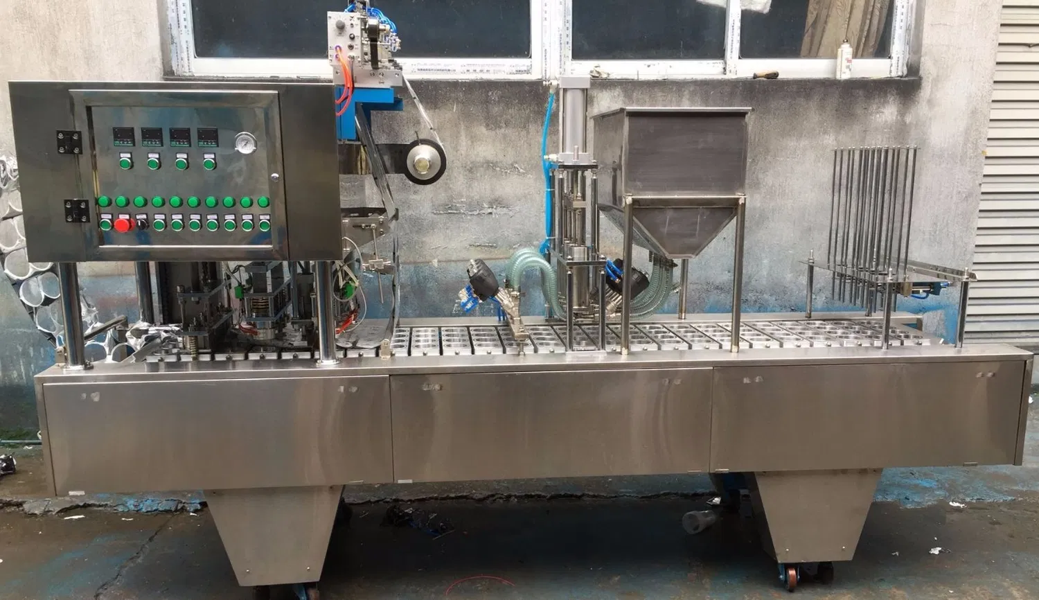 Automatic Factory Price Cup Water Juice Liquid Filling and Sealing Machine