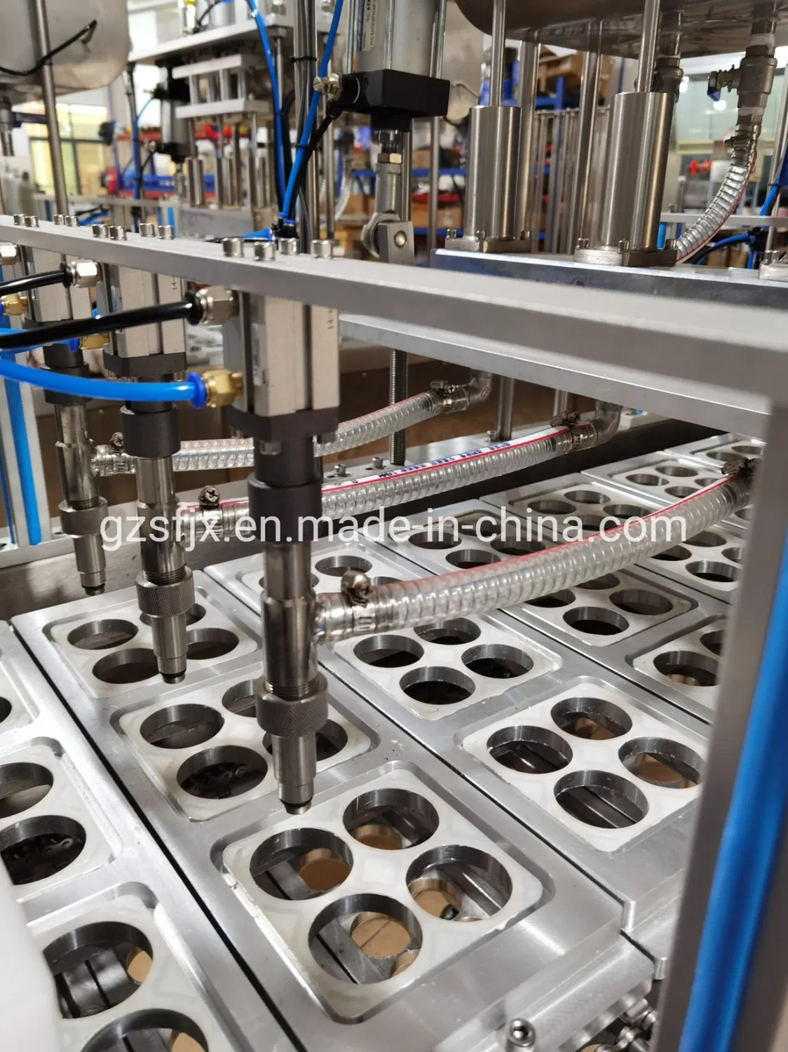 Automatic Spoon Honey Packing Machine Honey Cup Filling Plastic Products Tray Sealing Machine Mask Massage Food Packaging Filling Machine