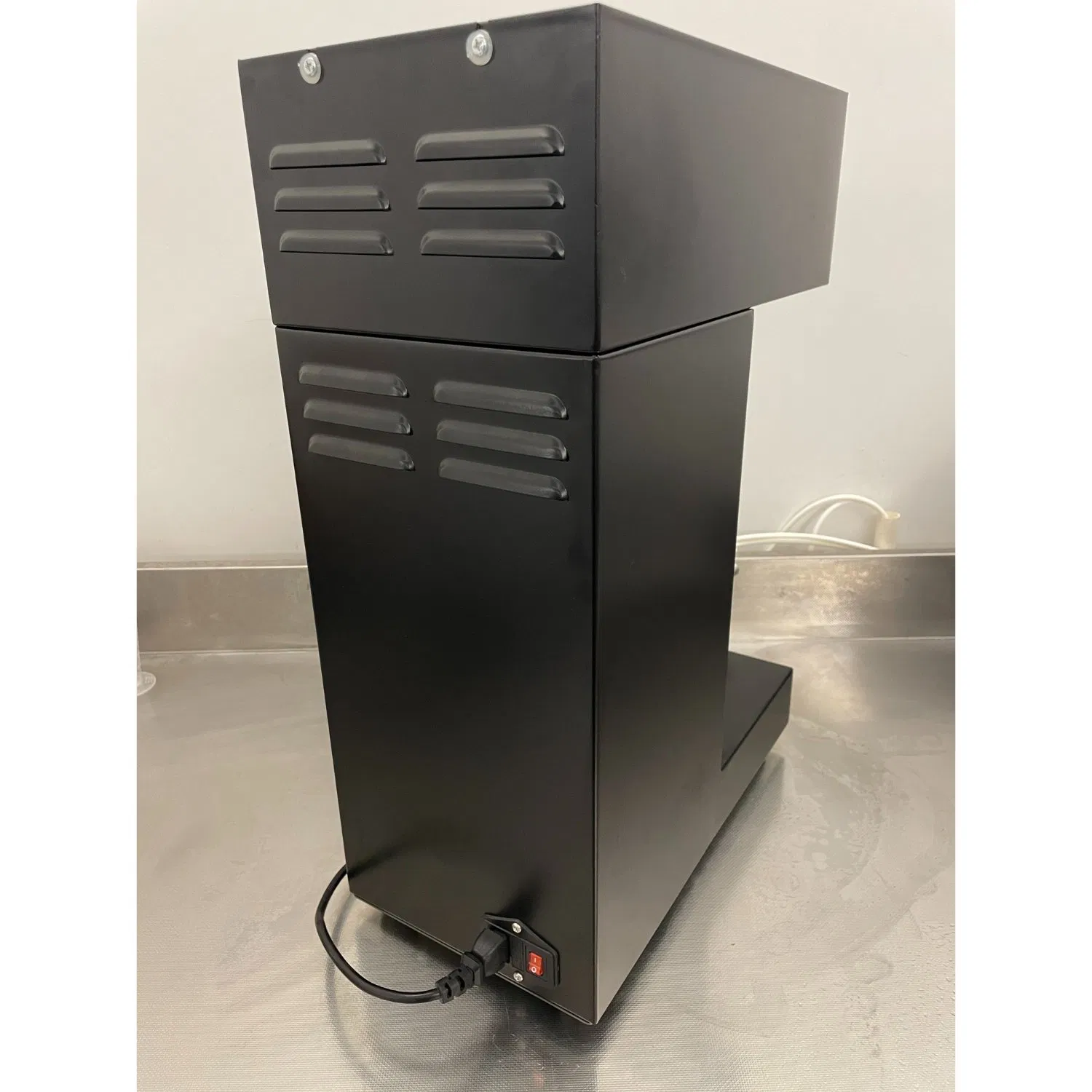 Black Semi-Automatic Tin Can Sealing Seaming Mach Intelligent Small Portable Plastic Beer Canning Juice Coffee Cup Lid Sealing Machine (QLS-180B-180W-220V.50Hz)