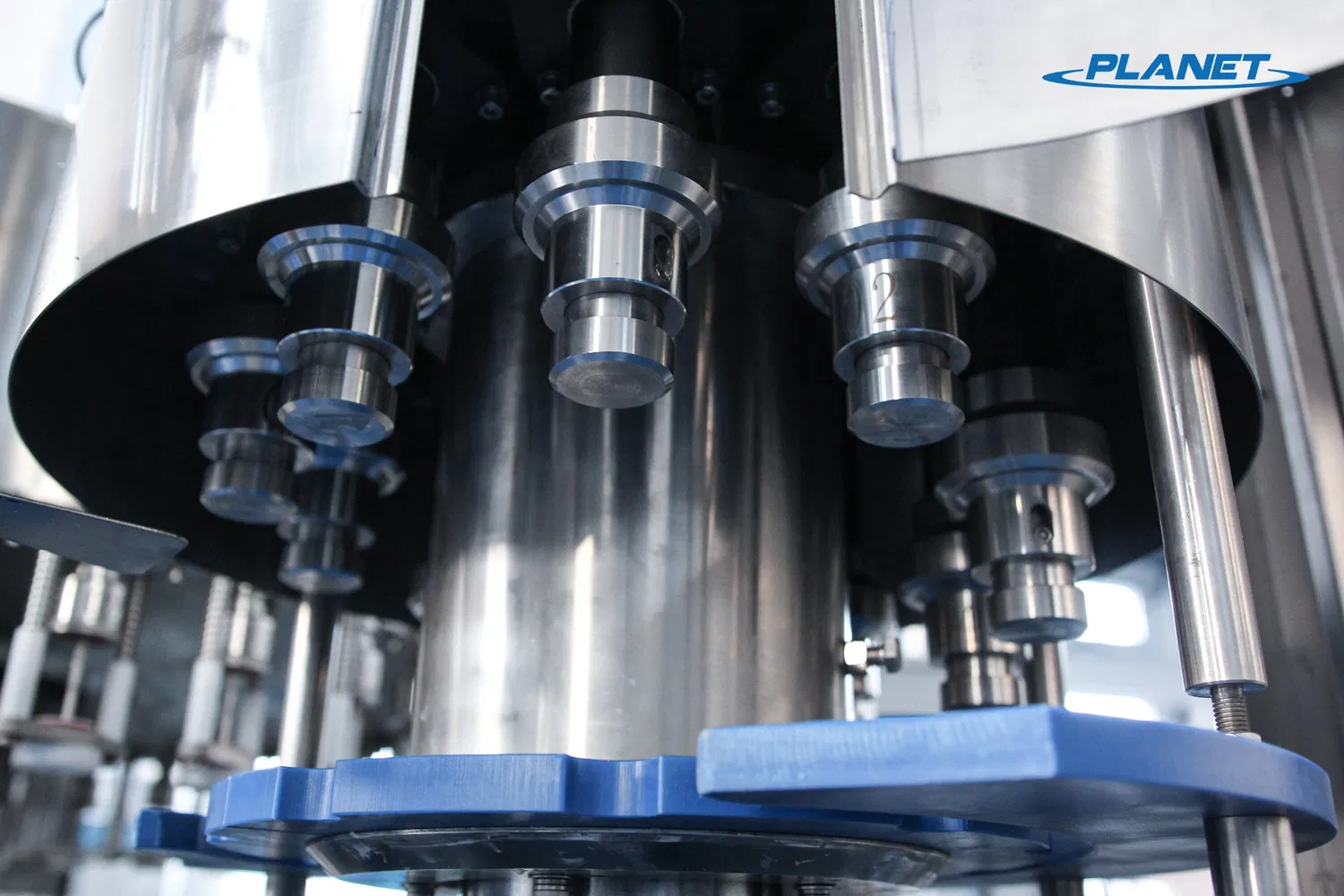 Liquor Drinks Rotary Type Cocktails Whisky Goblet Glass Martini Cup Filling and Sealing Machine